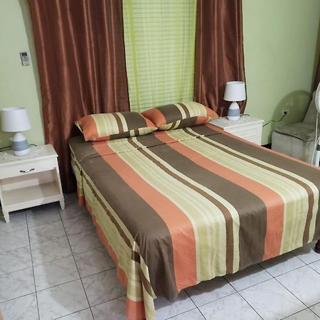 Finest Accommodation Renfrew Place 4-12 Renfrew Rd 2 Bedroom 2 Bat Apt # 15 New Kinston Jamaica Kingston Exterior foto